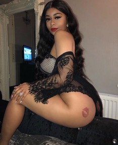 INDEPENDENT DUBAI ESCORT EMELIA